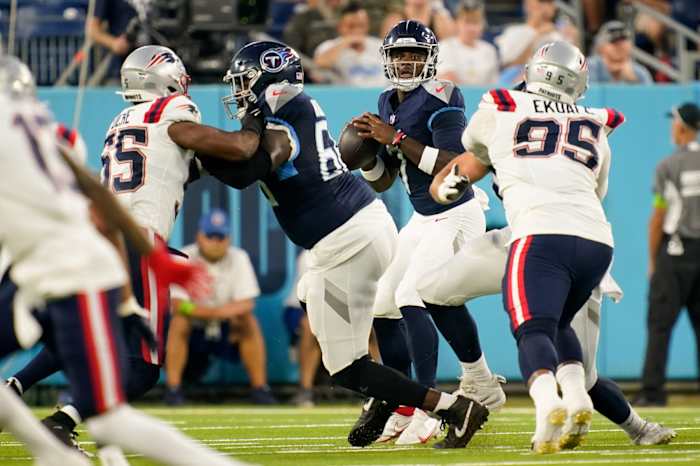 Tennessee Titans quarterback Malik Willis (7) looks to pass against the New England Patriots during the first quarter at Nissan Stadium.